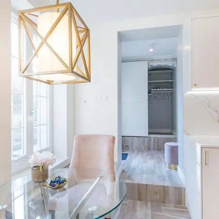 Na Uphagena Apartment *